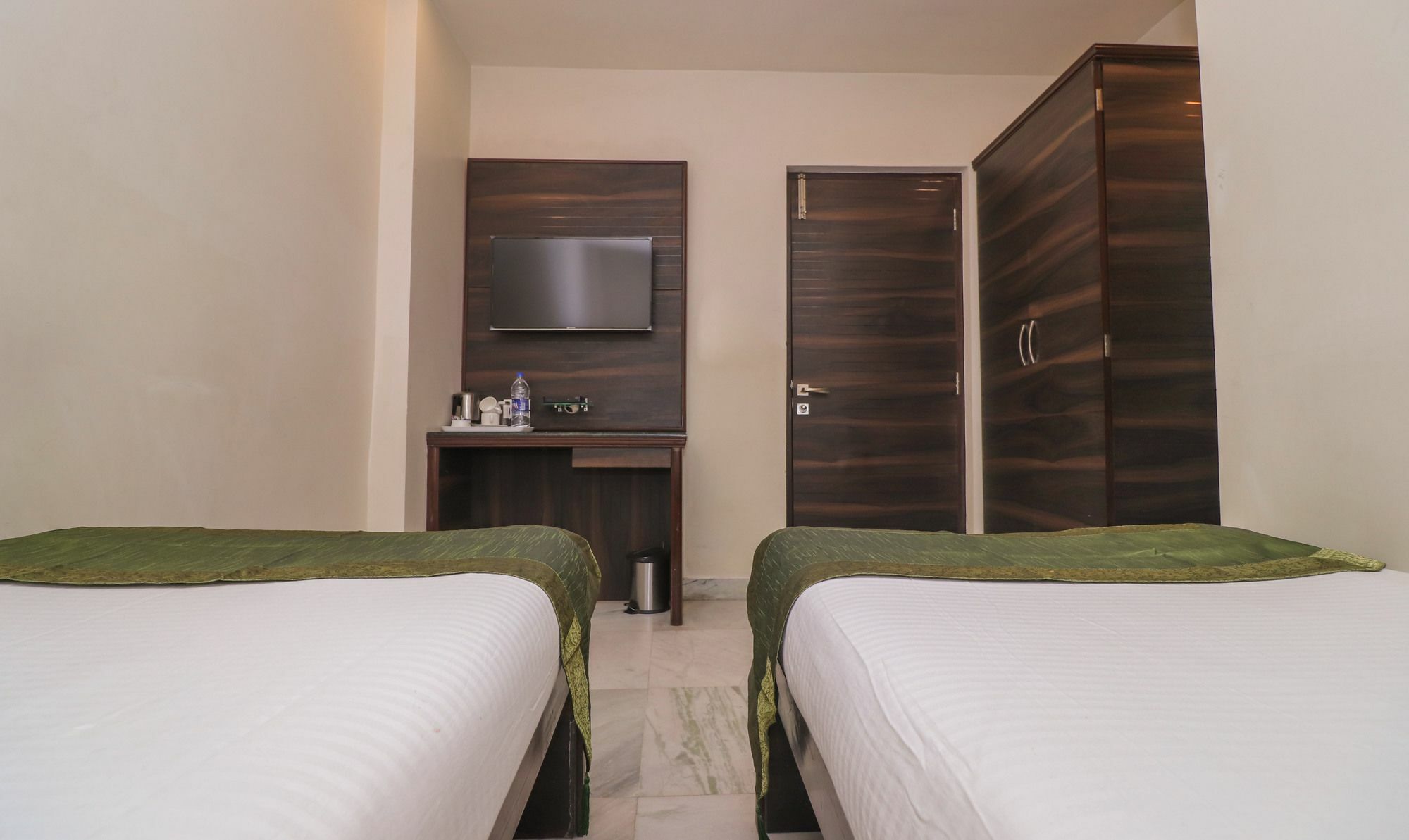 Liluāh Capital O 8318 Beeu Guest House מראה חיצוני תמונה