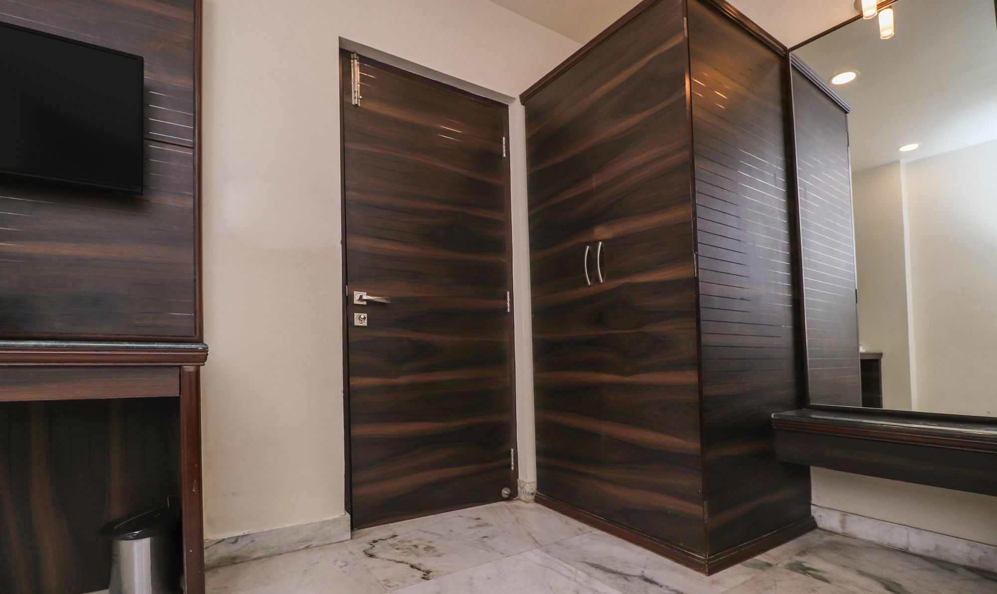 Liluāh Capital O 8318 Beeu Guest House מראה חיצוני תמונה